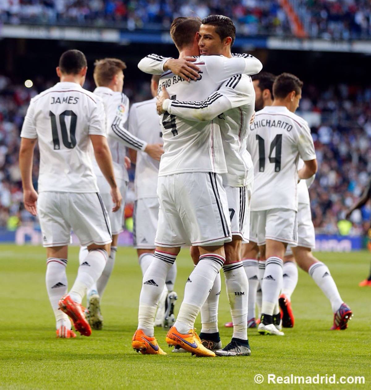 皇家马德里vs曼联_(皇家马德里vs曼联比分预测)  第1张