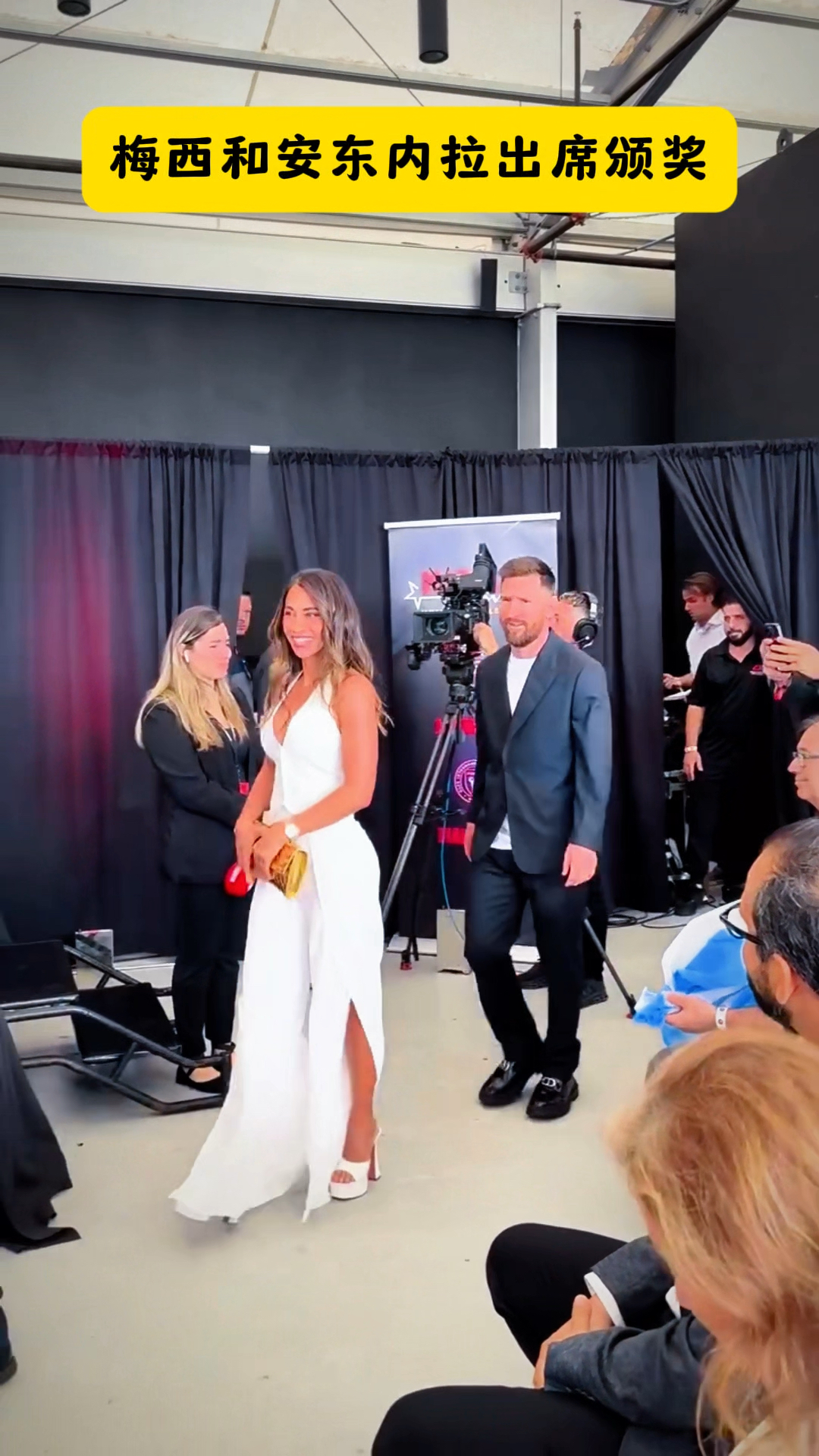 关于梅西与安东内拉现身酷玩乐队演唱会火遍全网的信息  第1张