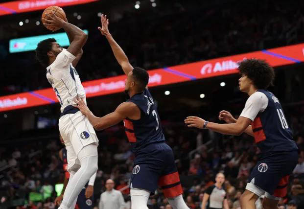 NBA常规赛独行侠客场111-105力克奇才终结4连败马绍尔替补贡献30+8的简单介绍  第2张