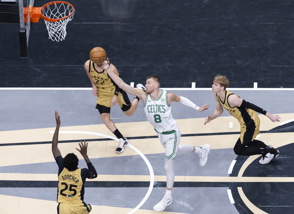 包含NBA常规赛凯尔特人客场111-107险胜魔术布朗27分班切罗空砍28分的词条  第2张