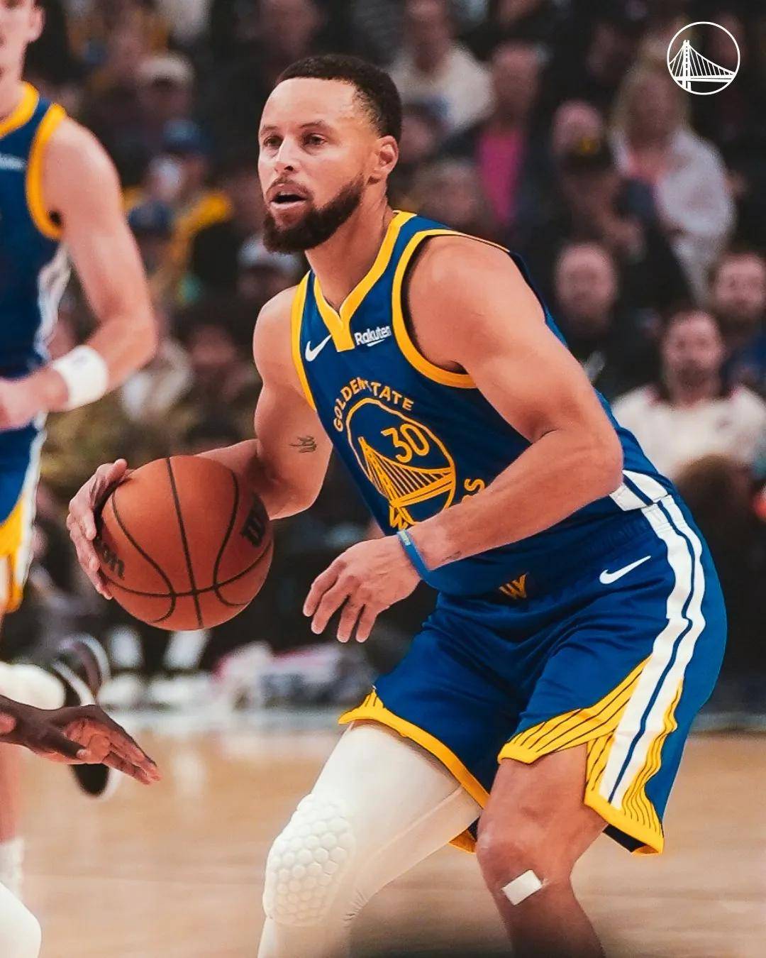 NBA杯勇士客场109-108险胜马刺库里狂轰49分文班亚马空砍26+12的简单介绍  第2张