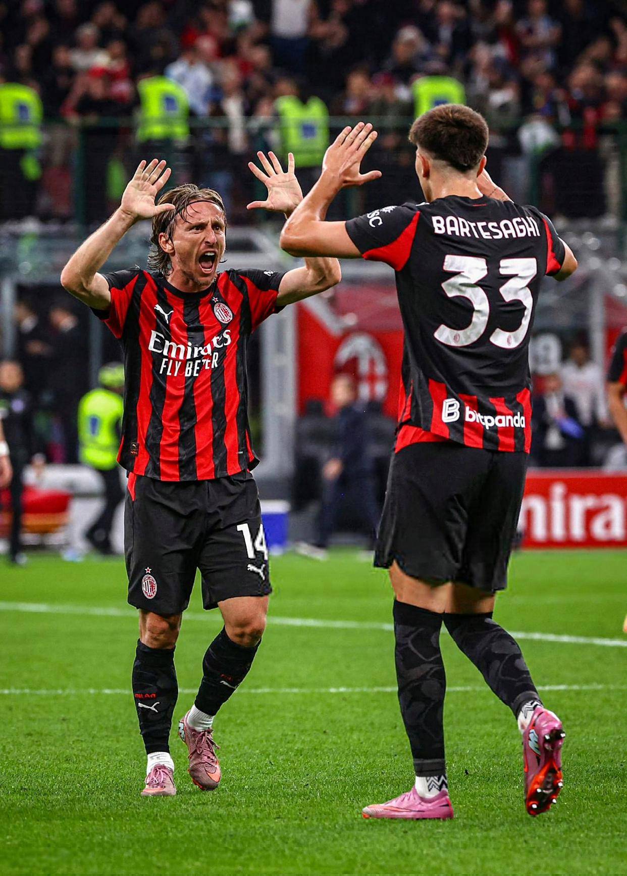 罗马诺：勒沃库森签下蒂尔曼拜仁拥有回购权  第2张