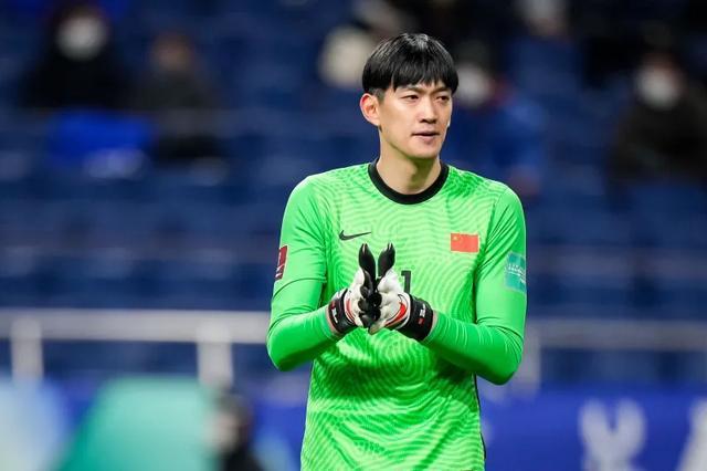 南通门将15岁时就立志当国足门将蔡天龙的偶像是中国球队中的颜骏凌的简单介绍  第1张