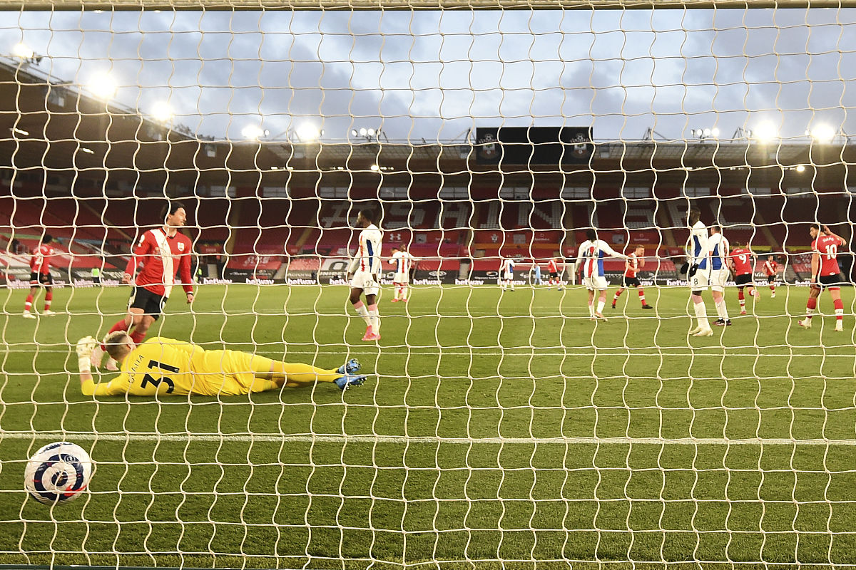 记者：国足进行定位球特训课备战18强赛的简单介绍  第1张