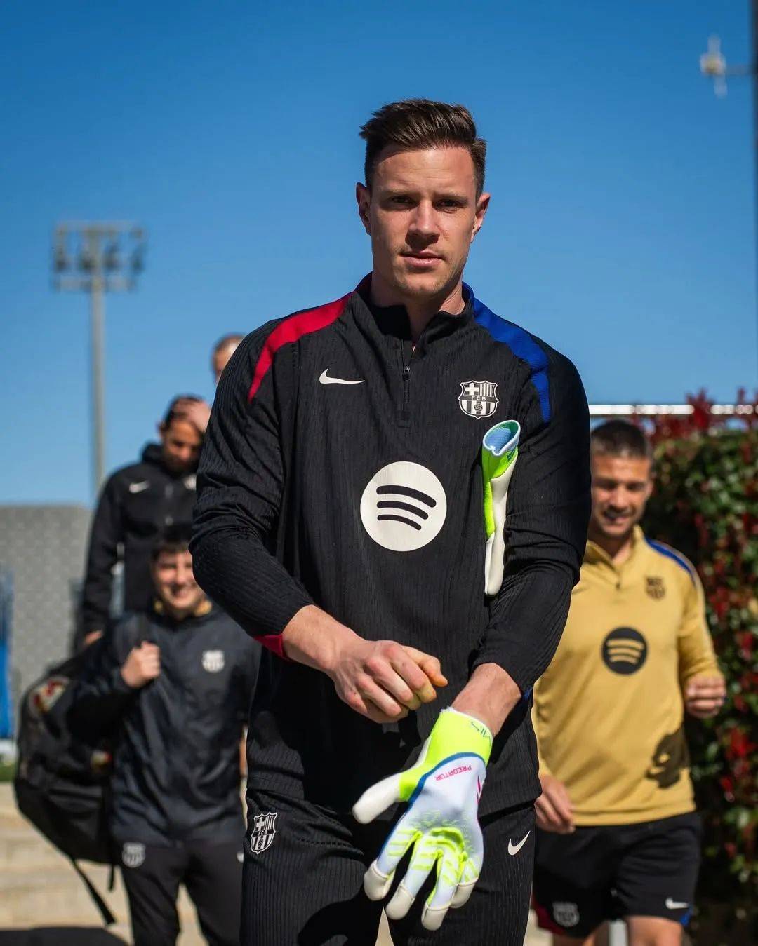 关于特狮复出后要求首发遭拒特尔施特根与巴萨的矛盾由来已久的信息