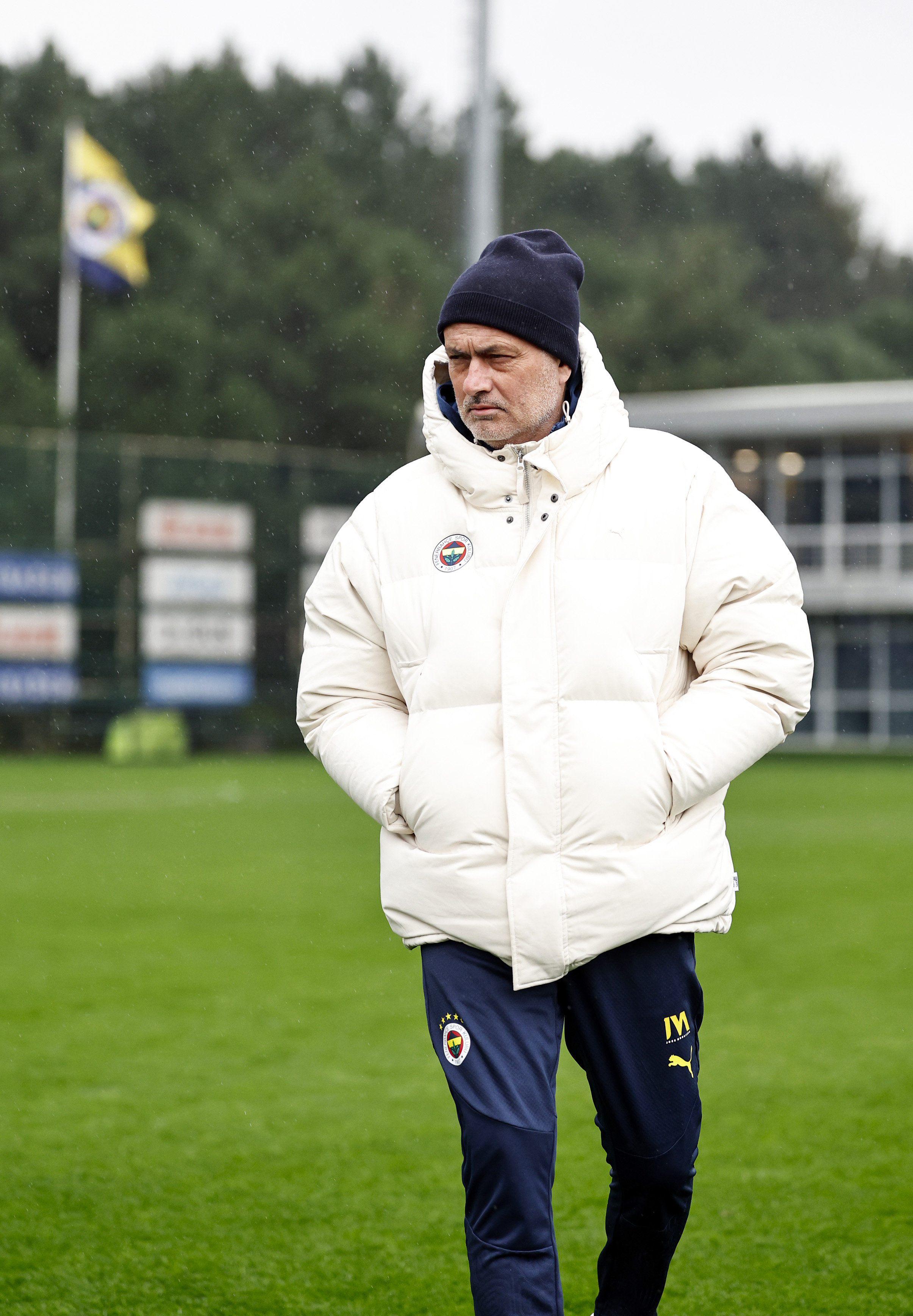 穆里尼奥离开土耳其神情严肃拒谈解雇细节的简单介绍  第2张