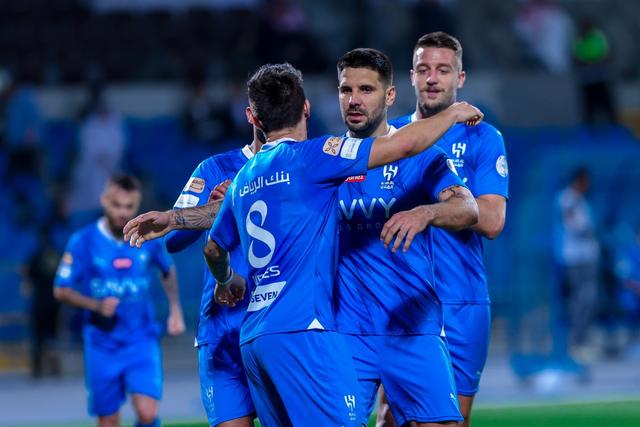 关于利雅得新月球员“炮轰”裁判本场多次出现争议判罚的信息  第1张