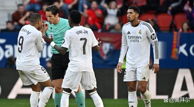 贝林厄姆和卡马文加参加部分草场训练两人新赛季均未出场的简单介绍 第1张 贝林厄姆和卡马文加参加部分草场训练两人新赛季均未出场的简单介绍 第1张