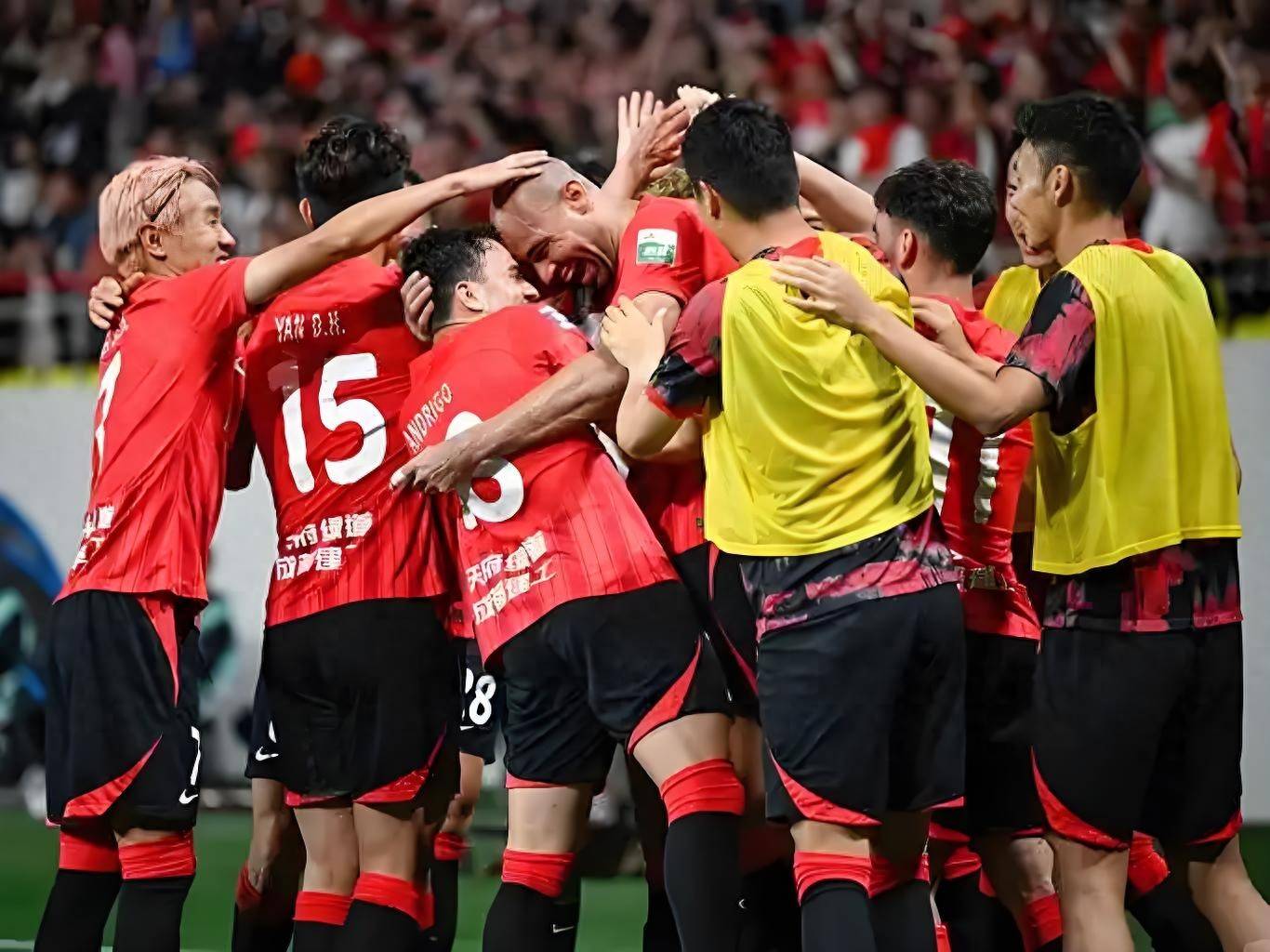 关于媒体人:韦世豪第二黄因忽视对方安全球员未适应新规则的信息 第2张 关于媒体人:韦世豪第二黄因忽视对方安全球员未适应新规则的信息 第2张