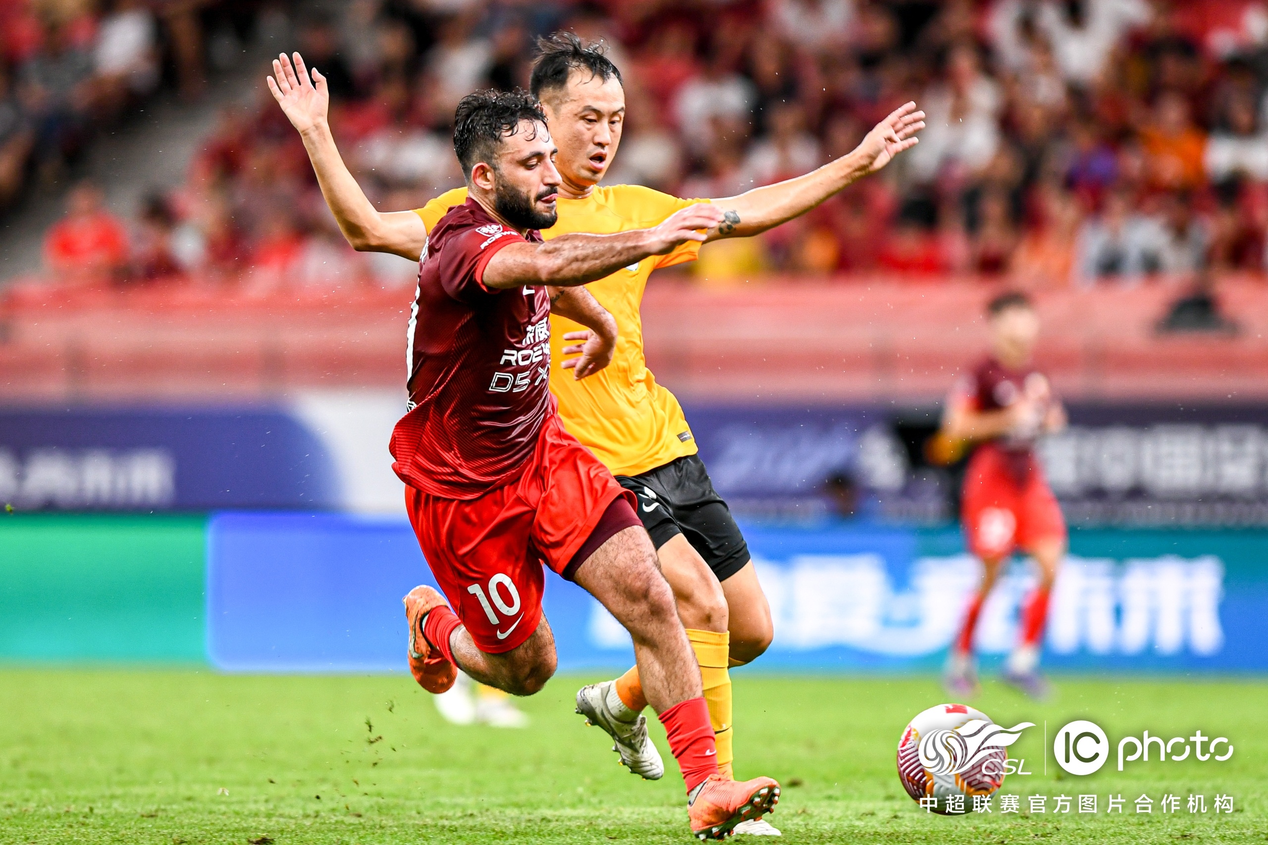 中超深圳新鹏城1-2上海海港李新翔世界波破门莱昂纳多传射建功的简单介绍  第1张