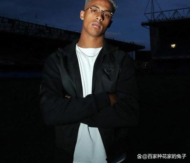 包含西汉姆联有意哈钦森球员上赛季出任伊普斯维奇主力征战英超的词条