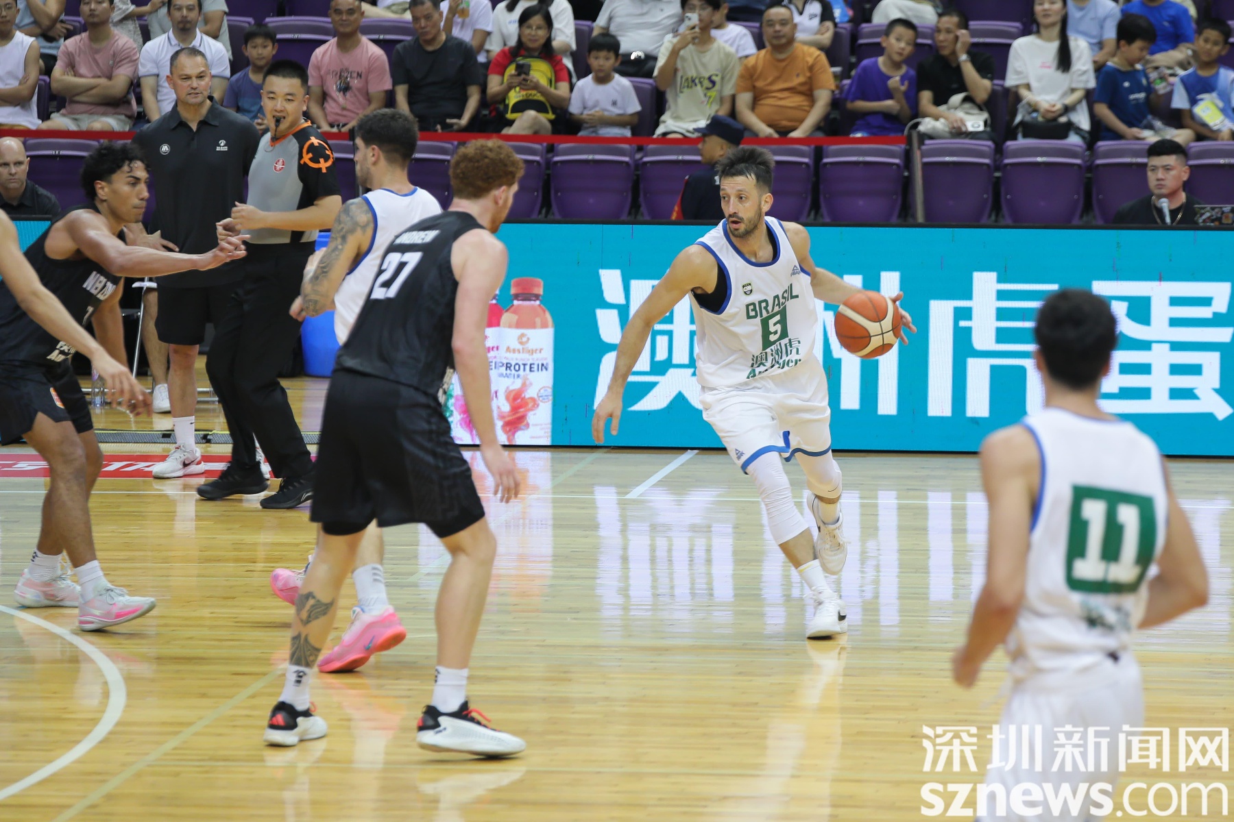 包含广东男篮敲定一场热身赛9月16日对阵澳洲虎男篮的词条