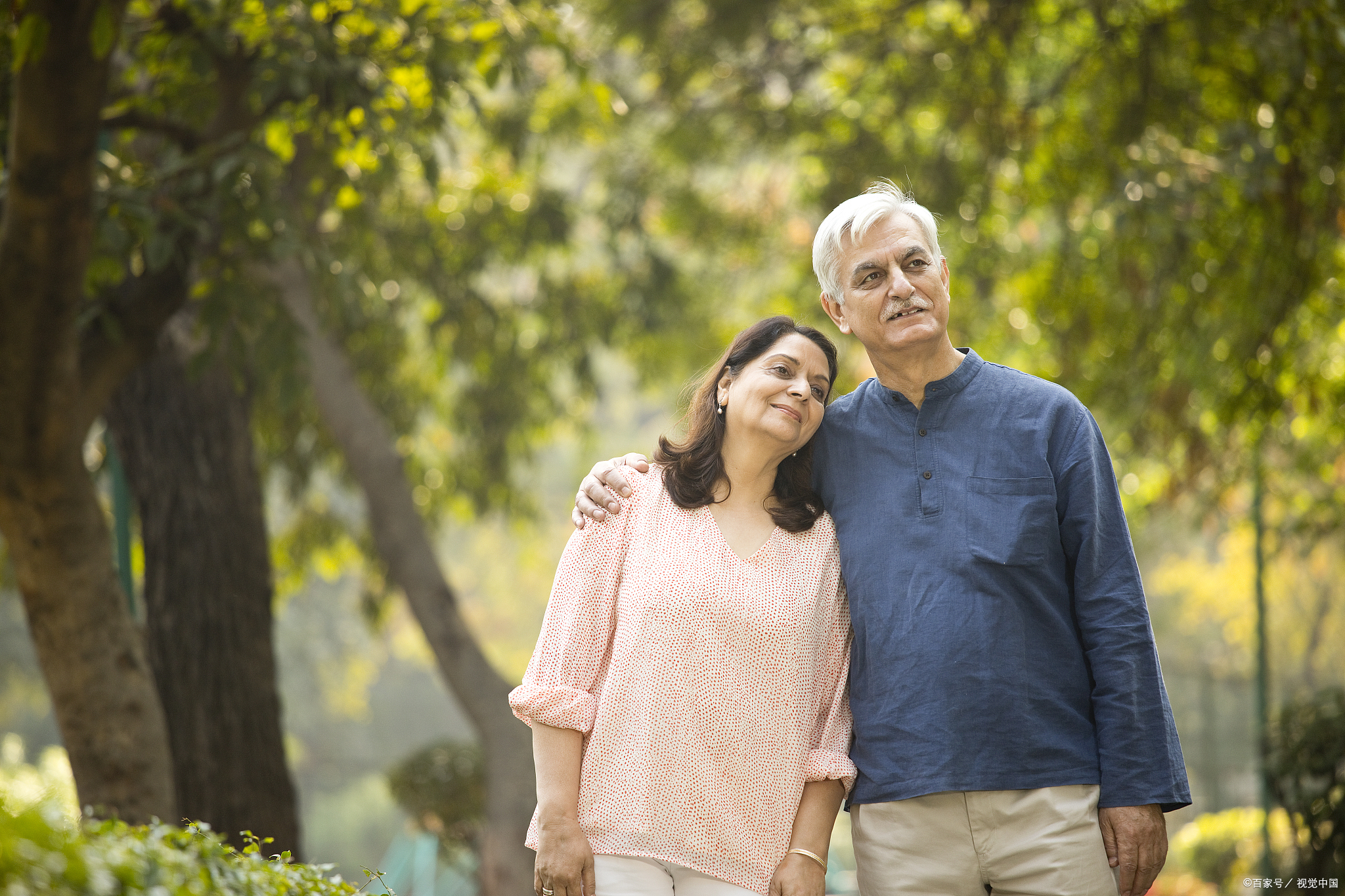 关于亚马尔与新继母相差5岁父亲宣布已经订婚的信息