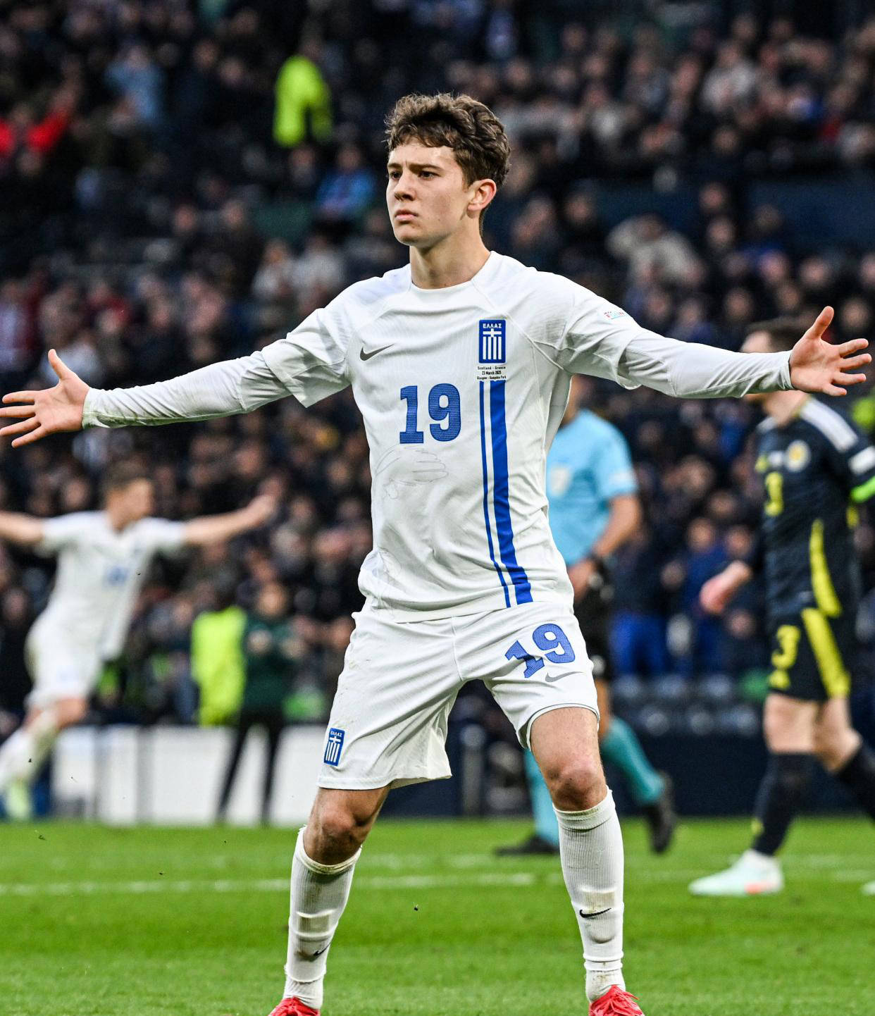 拜仁仍有意多特边锋吉滕斯但球员更希望加盟切尔西的简单介绍  第2张