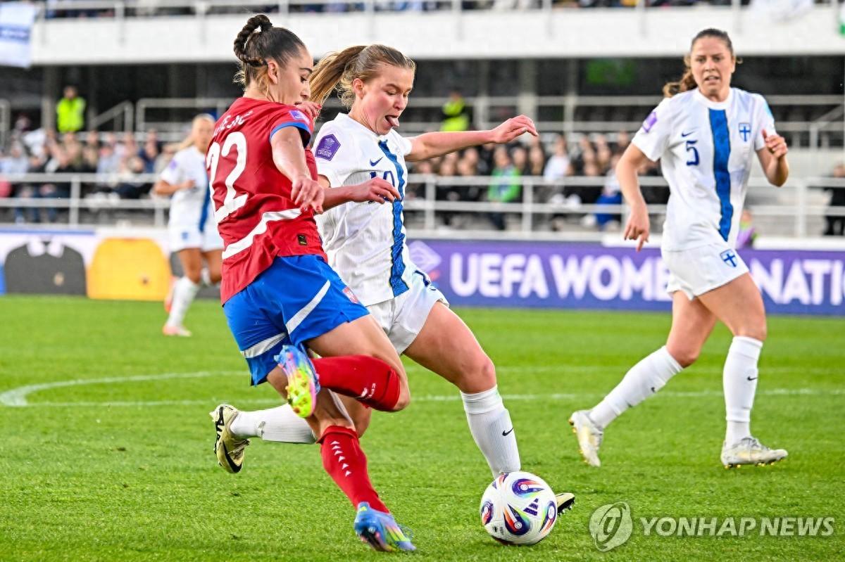 关于欧国联决赛球迷从看台坠落欧足联证实该球迷已经去世的信息  第2张