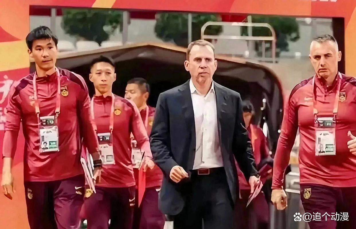 国足战日本可能选择五后卫球队希望加强防守