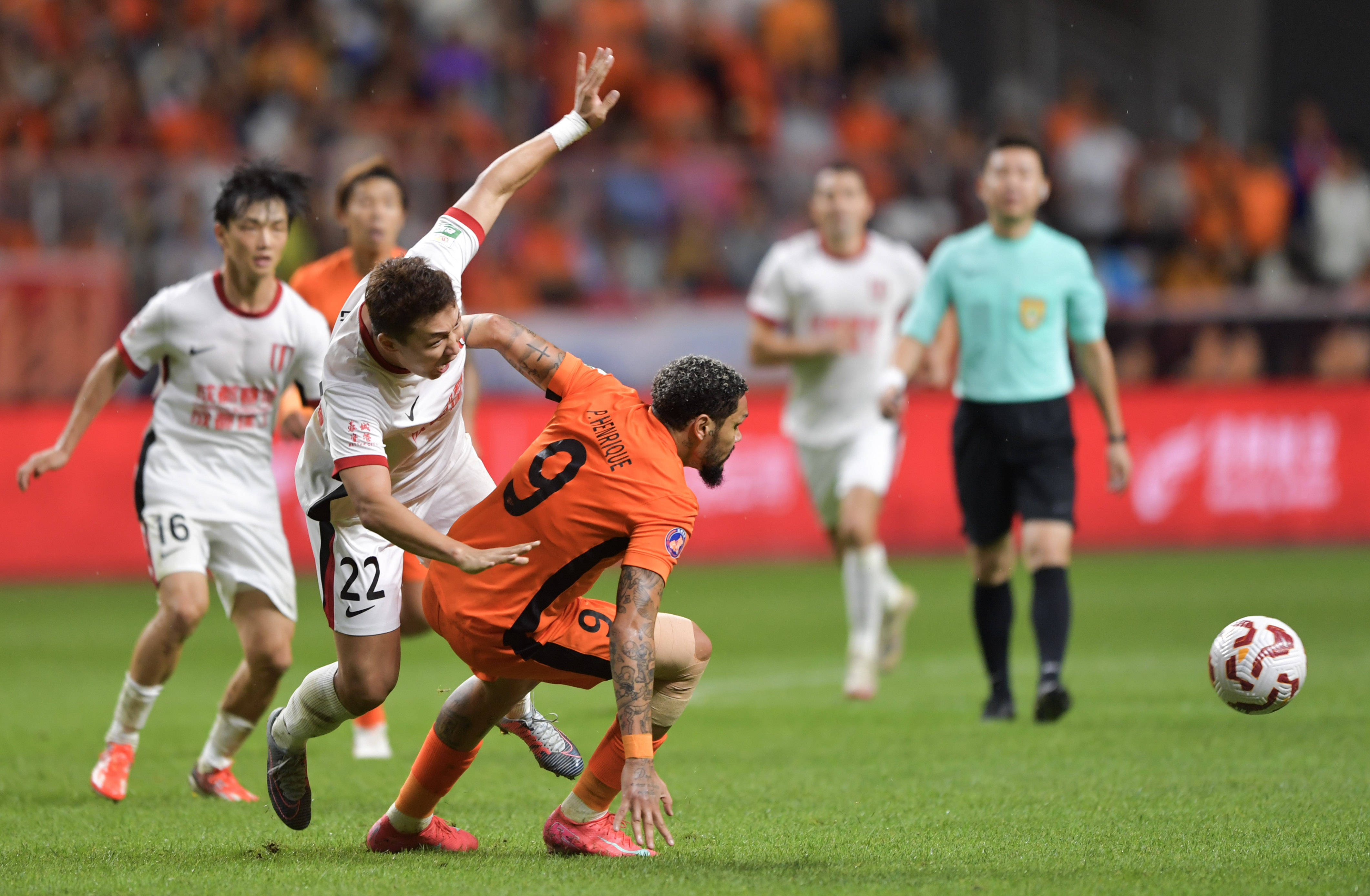 包含中超云南玉昆1-5成都蓉城韦世豪助攻戴帽费利佩梅开二度建功的词条