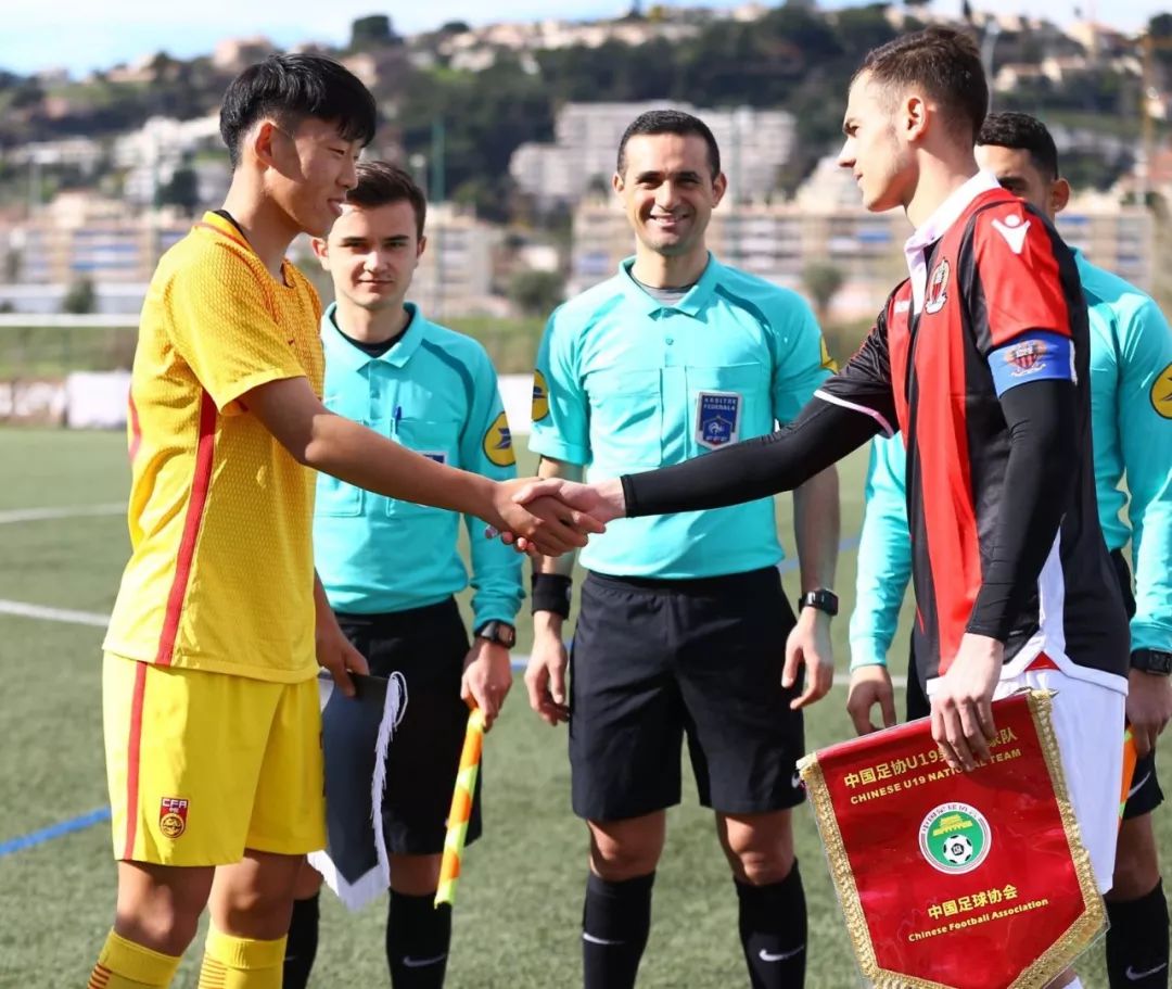 包含巴萨计划在秘鲁举办友谊赛以填补海外赛取消的损失的词条