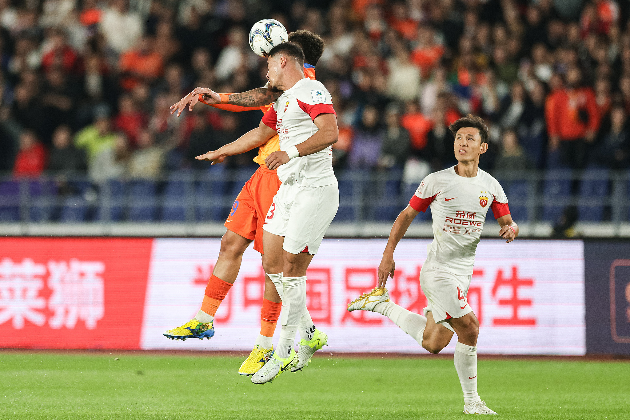 关于山东泰山将迎战上海海港他们绝对是任何争冠对手的“拦路虎”的信息  第2张